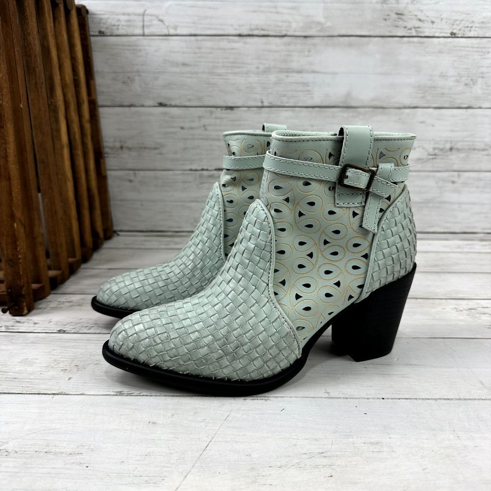 Dingo Womens 6.5 Be Famous DI 125‎ Bootie Heel Boots Leather Laser Cut
